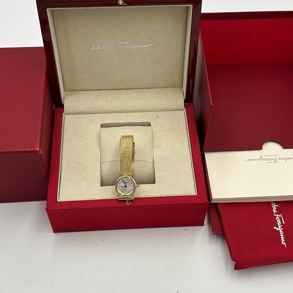 Women’s Salvatore Ferragamo Gancini quartz women’s gold tone stainless watch main image 8